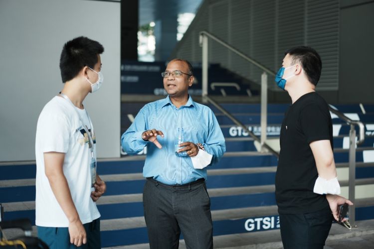 ameersing-luximon%e6%95%99%e6%8e%88%ef%bc%8c%e5%b1%85%e4%b8%ad