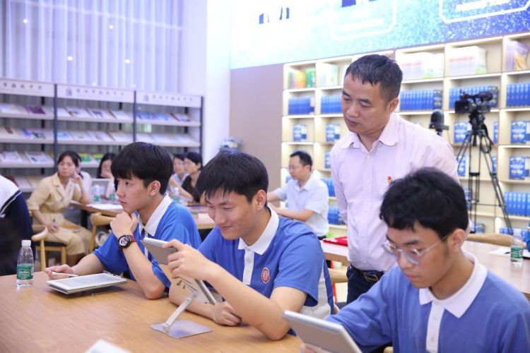 %e9%ad%8f%e6%81%a4%e6%b0%91%e6%a0%a1%e9%95%bf%e8%a7%82%e6%91%a9%e6%95%b0%e5%ad%97%e9%98%85%e8%af%bb%e6%95%99%e7%a0%94%e6%b4%bb%e5%8a%a8