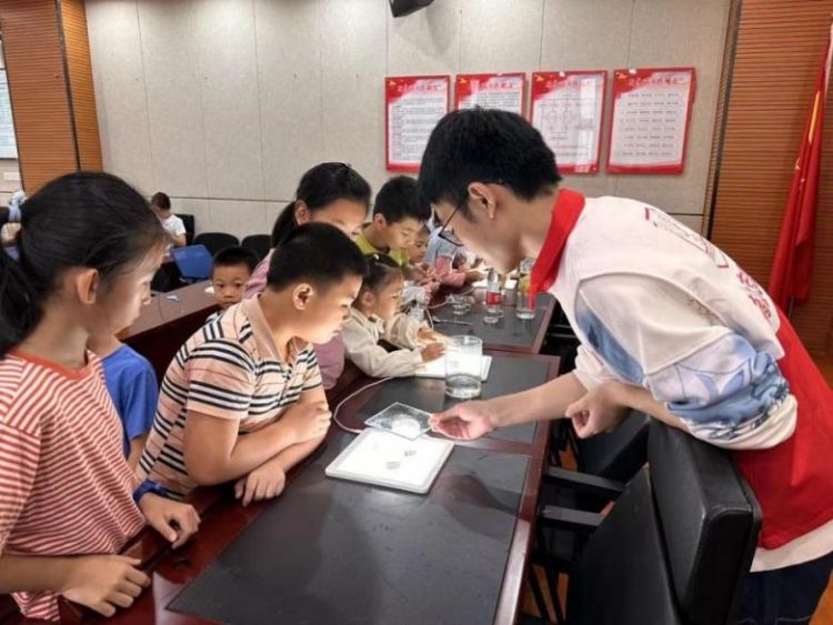 于泽、刘伟杰作“糖的科学与艺术之旅”科普宣讲