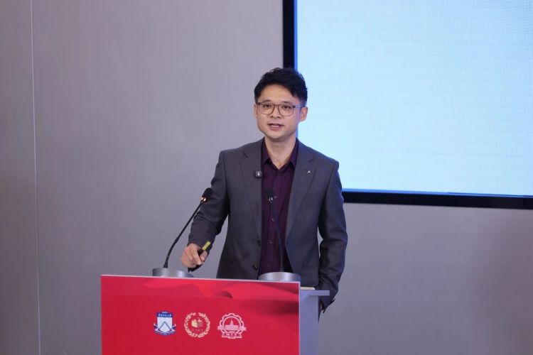 谢爱磊做师德报告